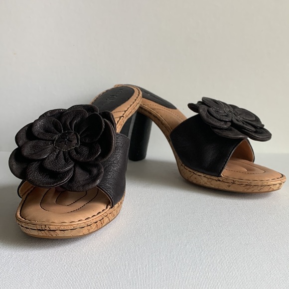 Børn Leather Flower Sandal with 4 Inch Heel—Size 10/42 - Picture 4 of 11